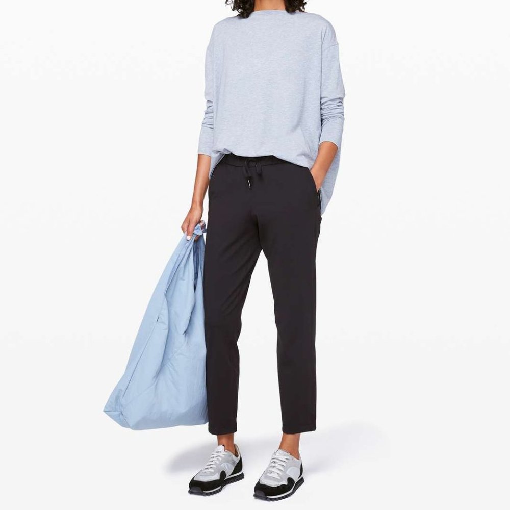 Lululemon On the Fly 7/8 Pant Size 10 Cherry and Navy